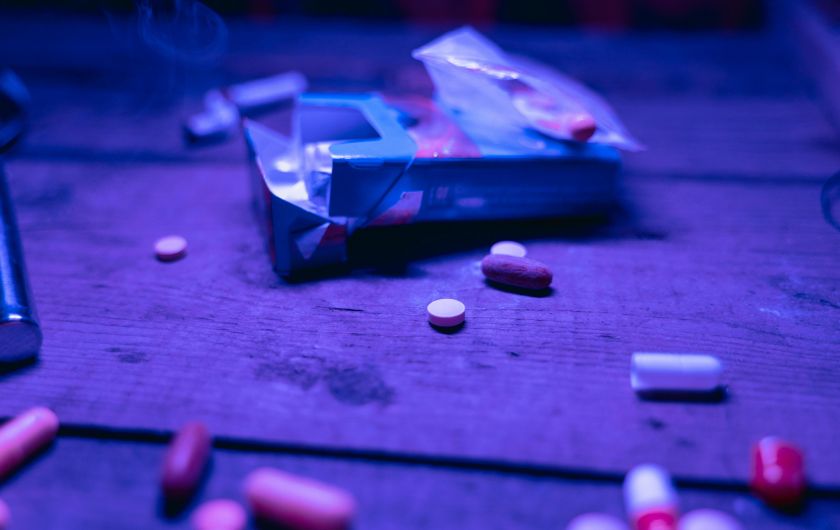 【販毒刑責懶人包】販賣毒品會被關多久？初犯有機會緩刑嗎？