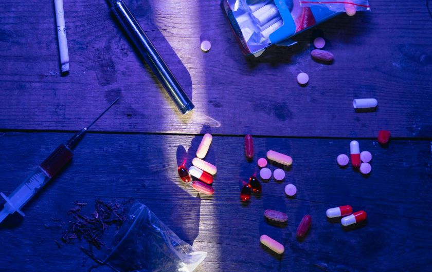 孩子吸毒被抓怎麼辦？蕭告律師詳解「未成年吸毒判刑」，從勒戒到前科紀錄全解析